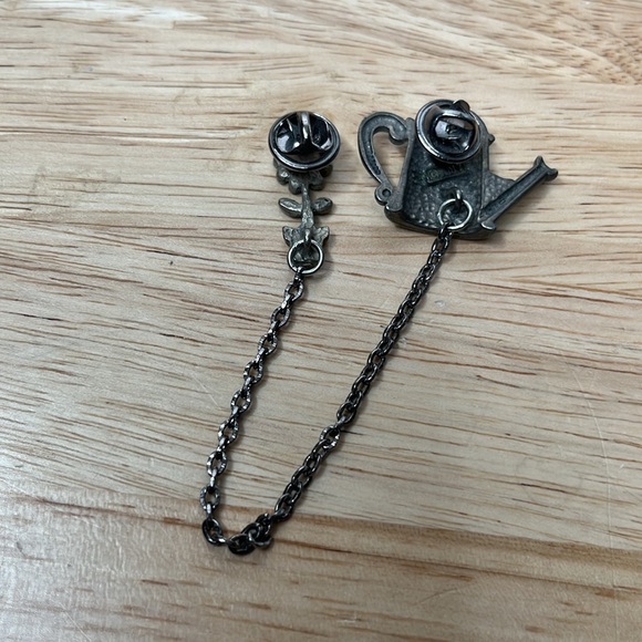 Vintage Amy pewter Water Can & Flower in pot Lapel Tack Pin W/ Chain brooch - Picture 6 of 10